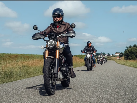 The Distinguished Gentleman’s Ride organisée par Triumph Louvecinnes