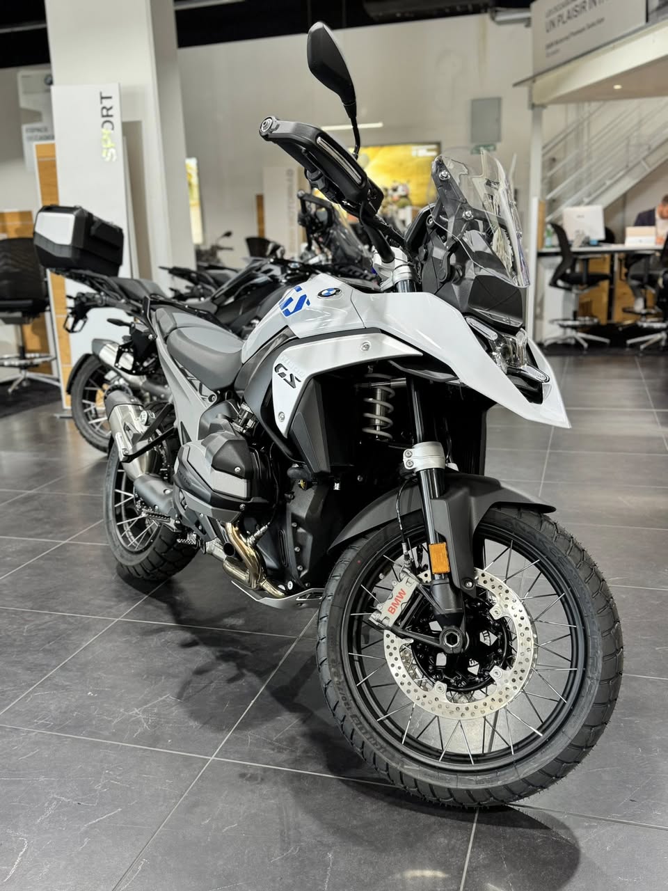 La BMW R 1300 GS est disponible en exclusivité chez Moto Store Docks ! 